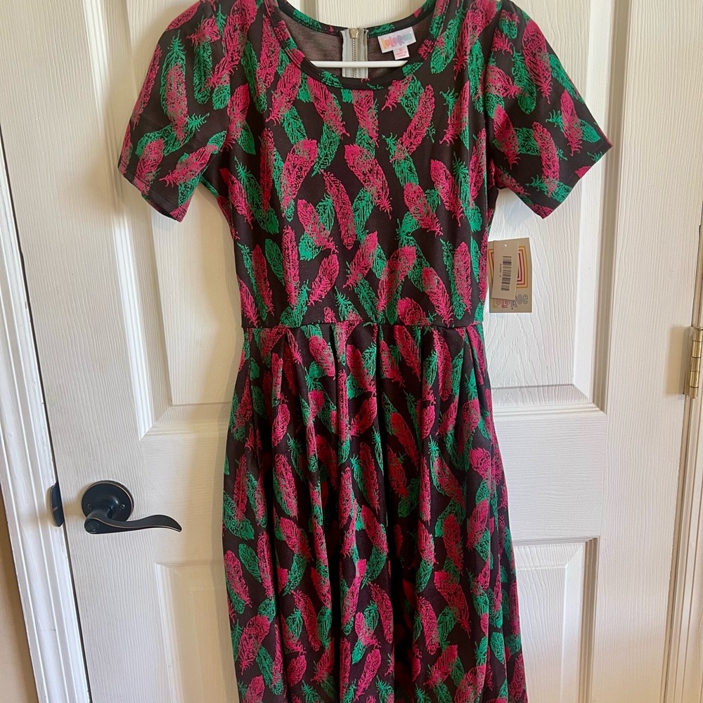 *NWT* LuLaRoe Amelia dress with feather pattern - has pockets!